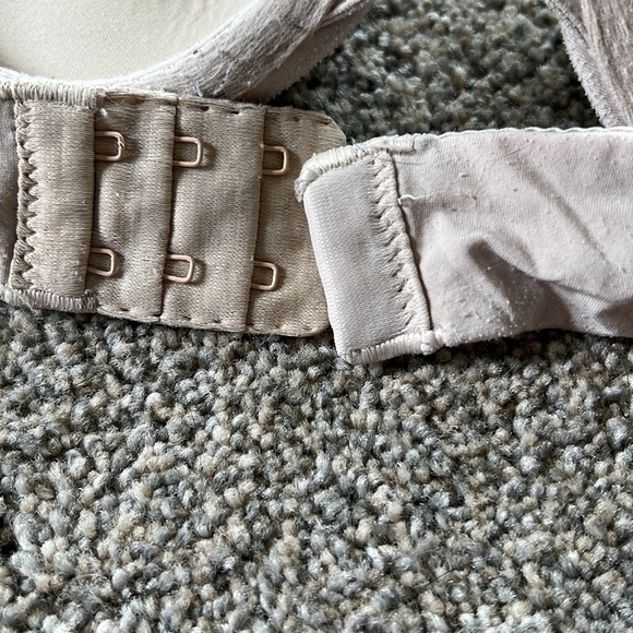 Victoria’s Secret Body By Victoria Light Nude Strapless Bra Size 34B - Picture 7 of 7